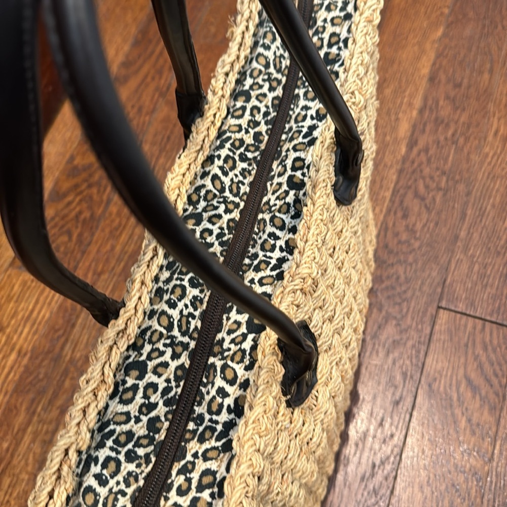 Express great summer straw tote. - Picture 4 of 5